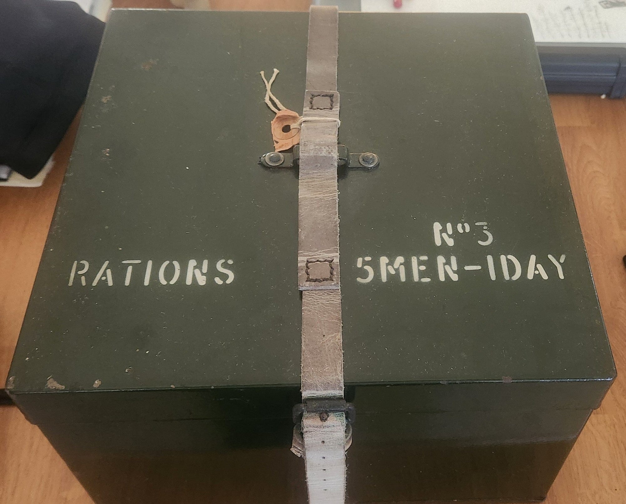 Vintage UK Falklands War Era 5 man ration complete in metal ration box ...